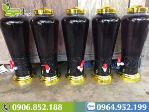 phu-nu-uong-ruou-ba-kich