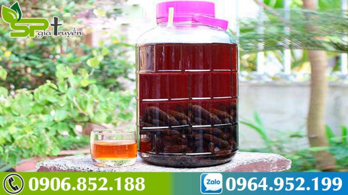 cach-ngam-ruou-chuoi-hot-rung-2